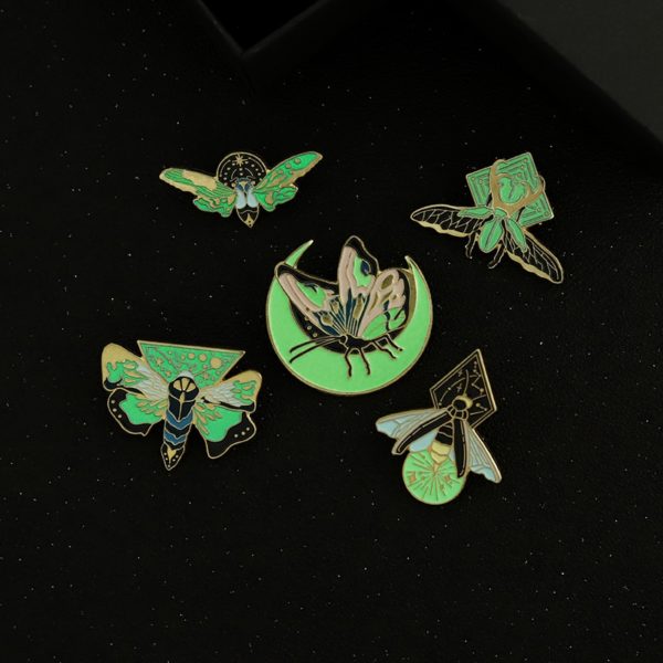 5Styles-Luminous-Enamel-Pin-Custom-Moth-Butterfly-Moon-Brooches-Bag-Lapel-Pin-Cartoon-Animal-Badge-Jewelry-2
