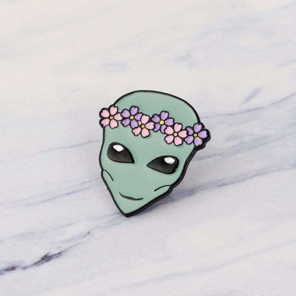 Alien-enamel-pin-Wreath-saucerman-brooch-Button-Badge-Lapel-pin-Clothes-cap-bag-Universe-explore-jewelry-2