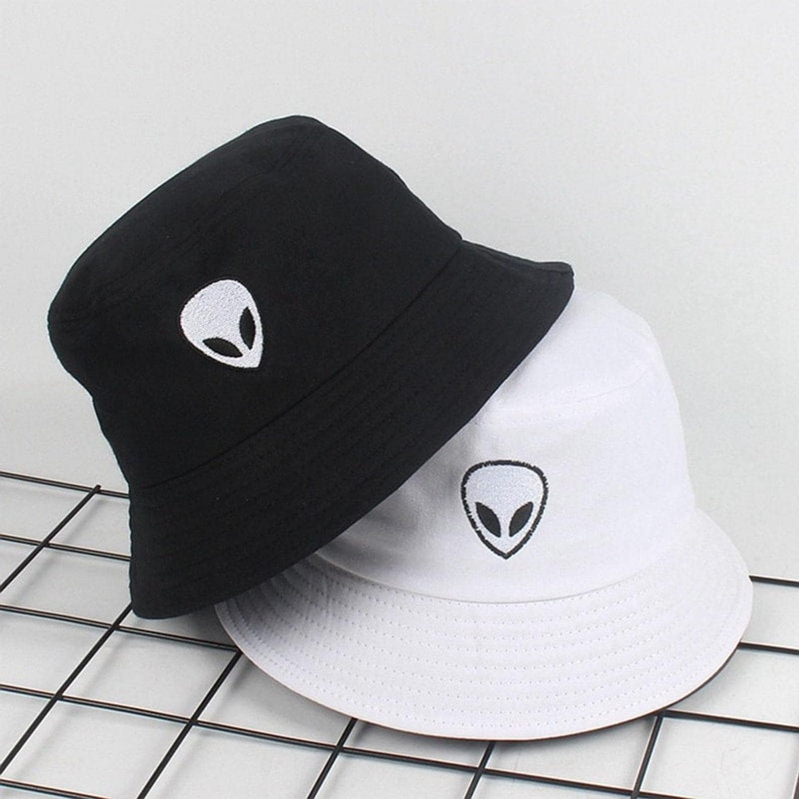 Alien Icon Bucket Hat