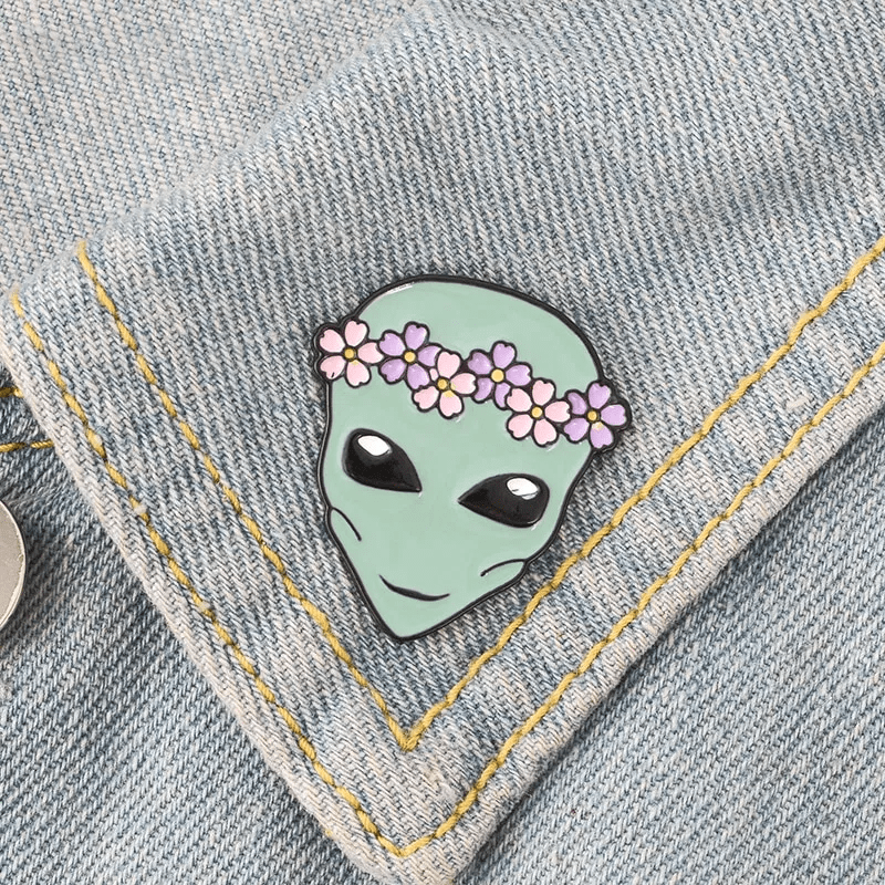 Hippie Alien Pin