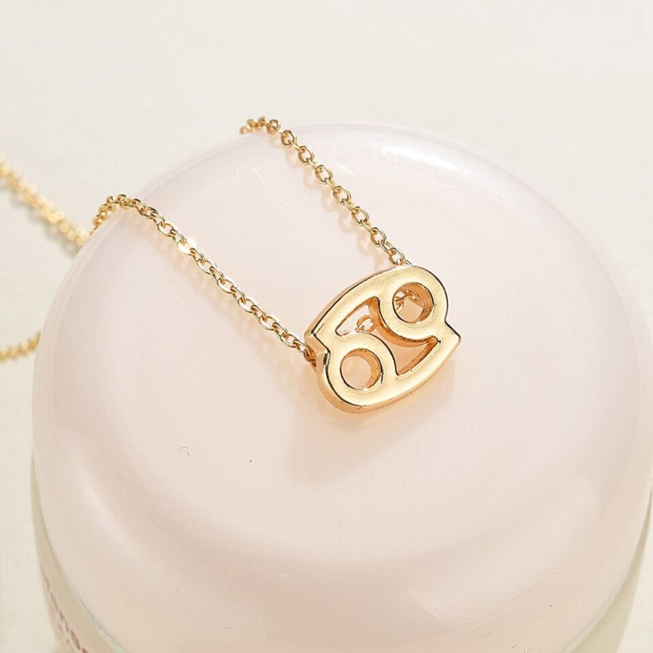 _06-Zodiac-Symbol-Necklace-Detail-Cancer-Gold-min